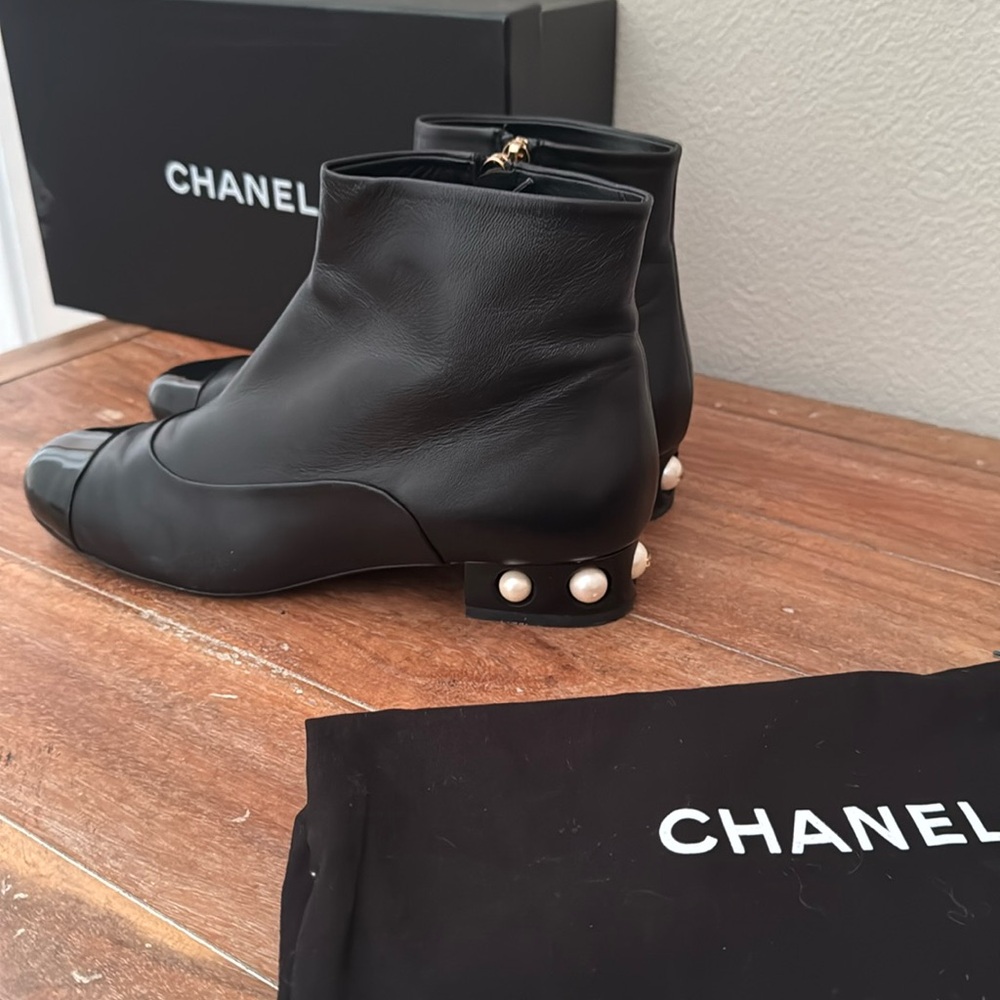 Pre-owned Authentic Chanel booties EU size 39